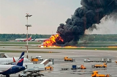 Máy bay Nga cháy rừng rực, ít nhất 41 người thiệt mạng