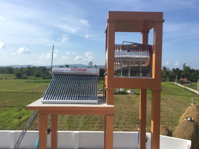 Lắp đặt máy nước nóng năng lượng Sơn Hòa - Phú Yên