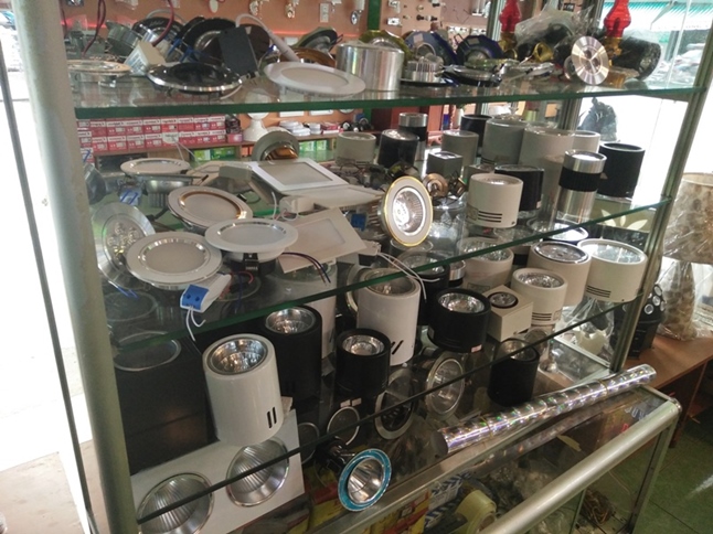 Thiết bị điện Phú Yên - Đèn trang trí Phú Yên - Cửa hàng chuyên bán đèn trang trí và thiết bị điện tại Phú Yên.